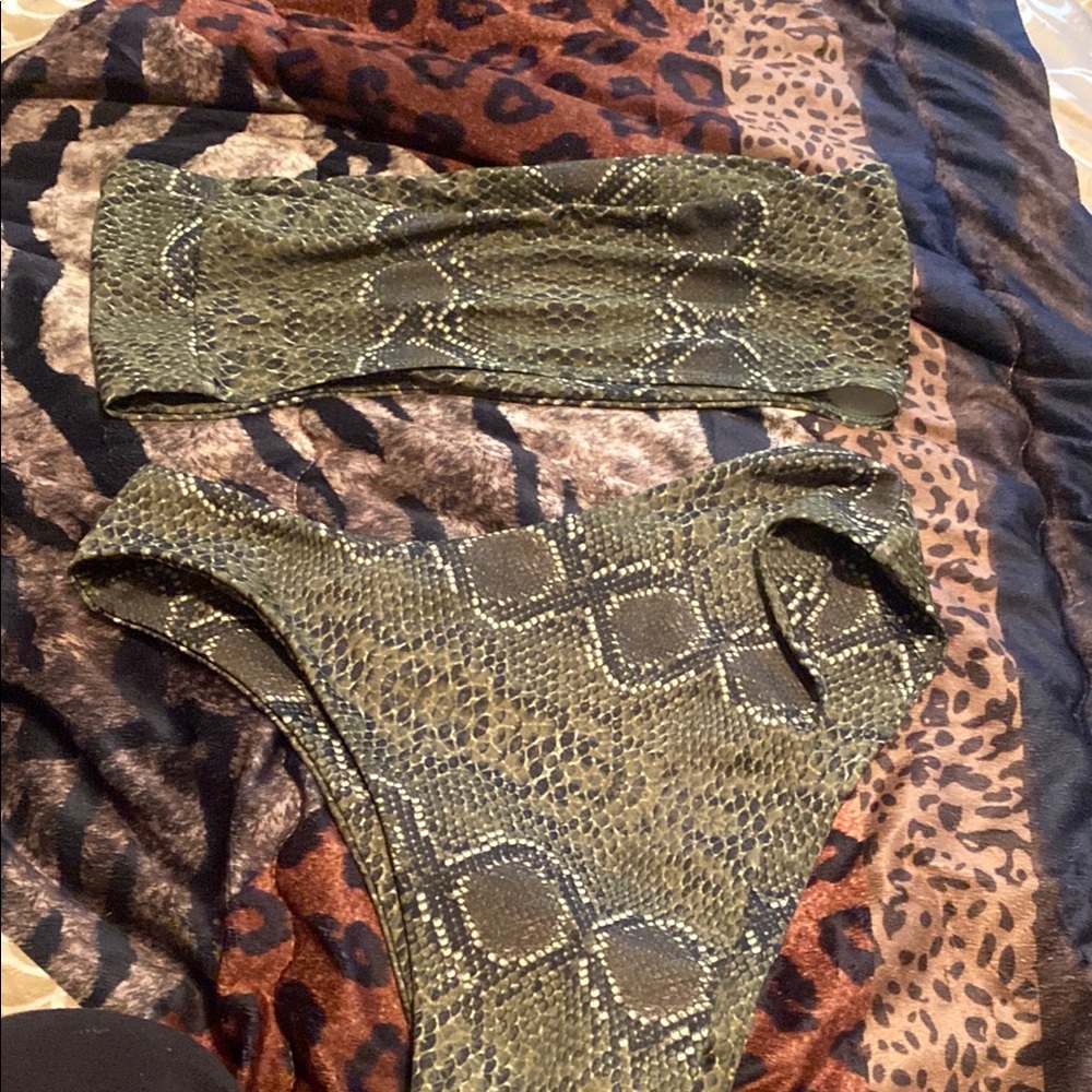 SHEIN Green and Black Textured Bikini